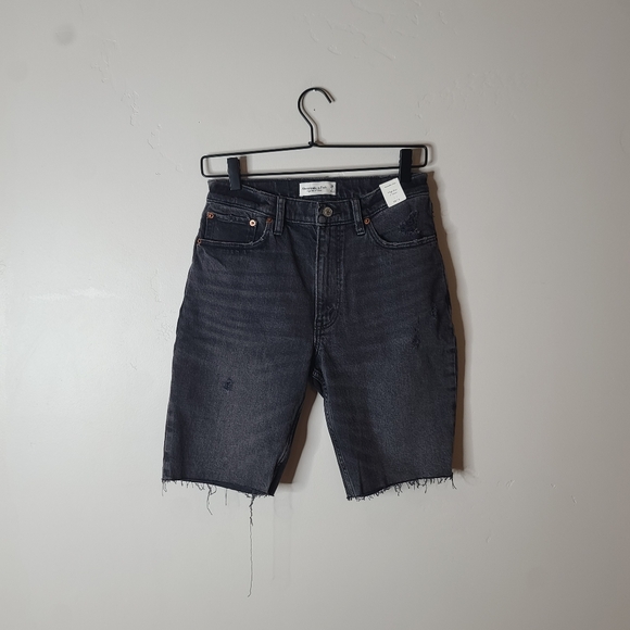 NWT Abercrombie & Fitch High Rise 9" Shorts Size 26/2 - Picture 2 of 7
